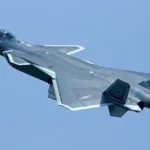 중국 J-20과 미국 F-35, 5세대 전투기의 보이지 않는 경쟁